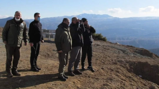 Elazığ Valisi Toraman, dağ keçilerini izleme çalışmasına katıldı