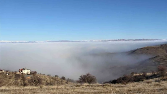 Elazığ ve Keban Baraj Gölü sis denizinde kayboldu