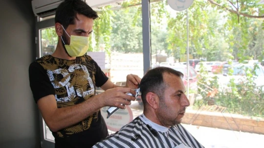 Elazığlı berberden aşı tarifesi: 1'inci doz aşı olana yüzde 40, 2'nci doz olana yüzde 50 indirim