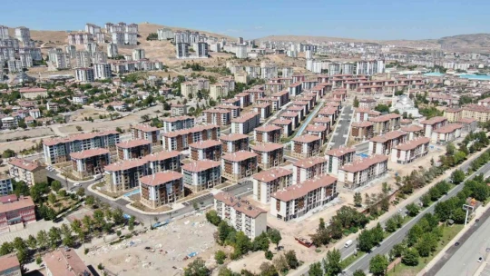 Elazığlı depremzedeler yeni TOKİ binalarında güven içerisinde yaşıyor