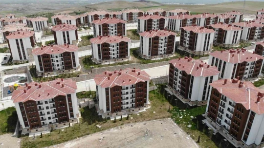 Elazığlı depremzedeler yeni TOKİ binalarında güven içerisinde yaşıyor