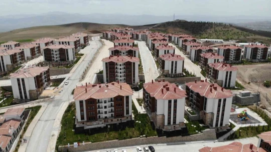 Elazığlı depremzedeler yeni TOKİ binalarında güven içerisinde yaşıyor
