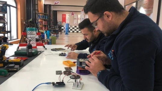 Elazığlı gençlerden önemli başarı: Yerli ve milli imkanlarla 'elektronik devre kartı' geliştirildi