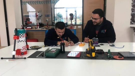 Elazığlı gençlerden önemli başarı: Yerli ve milli imkanlarla 'elektronik devre kartı' geliştirildi