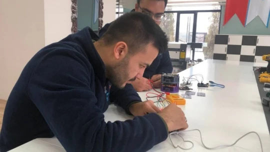 Elazığlı gençlerden önemli başarı: Yerli ve milli imkanlarla 'elektronik devre kartı' geliştirildi