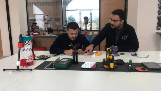 Elazığlı gençlerden önemli başarı: Yerli ve milli imkanlarla 'elektronik devre kartı' geliştirildi
