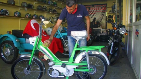 Elazığlı motosiklet ustası, 1951 model mini mobilete gözü gibi bakıyor