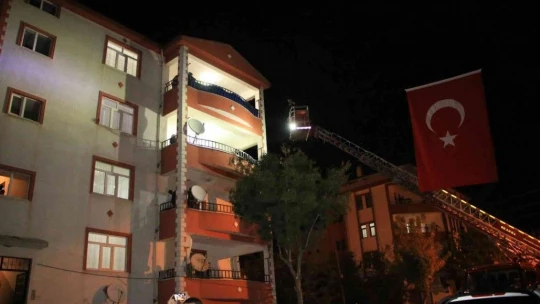 Elazığlı şehidin baba ocağına Türk bayrağı asıldı