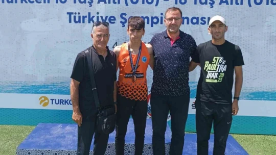 Elazığlı sporcu uzun atlamada Türkiye üçüncüsü oldu