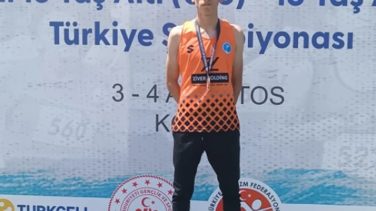 Elazığlı sporcu uzun atlamada Türkiye üçüncüsü oldu