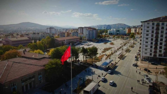 Elazığlılar Cumhuriyet Meydanıyla nefes alacak