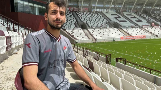 Elazığspor taraftarı, yeni stadyuma şükür secdesiyle girdi