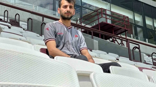 Elazığspor taraftarı, yeni stadyuma şükür secdesiyle girdi
