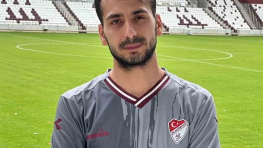 Elazığspor taraftarı, yeni stadyuma şükür secdesiyle girdi