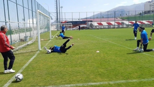 Elazığspor'un Erzurum kampı başladı