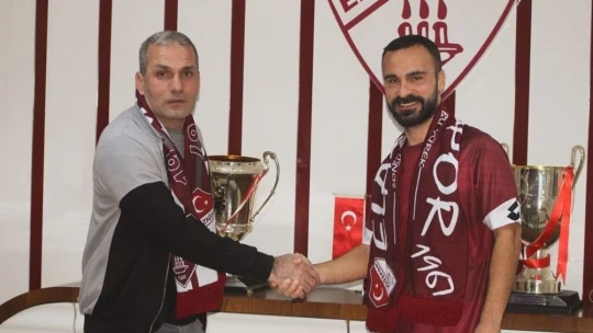 Elazığspor, yeni transferlerine imza töreni düzenledi