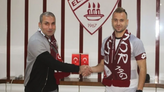Elazığspor, yeni transferlerine imza töreni düzenledi