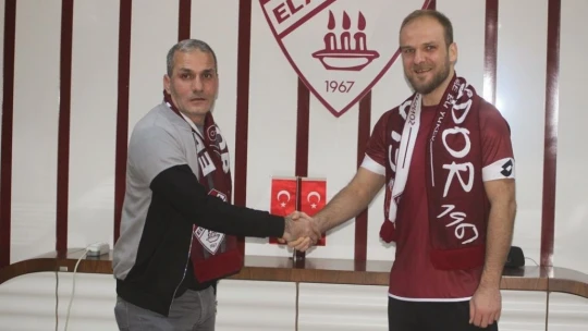 Elazığspor, yeni transferlerine imza töreni düzenledi
