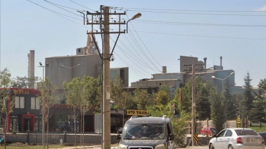 Elektrik tellerinin evlerle iç içe olması ağır hasarlı bina yıkımlarını engelliyor