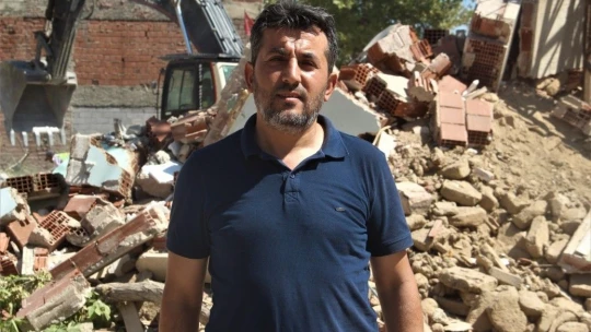 Elektrik tellerinin evlerle iç içe olması ağır hasarlı bina yıkımlarını engelliyor