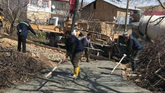 Engelli vatandaş için beton yol yapıldı