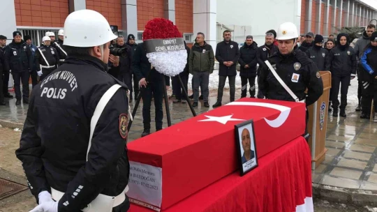 Enkaz altından çıkartılan şehit polisin cenazesi memleketine gönderildi