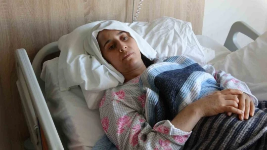 Eşi yanında can veren anne kızıyla birlikte 5,5 saat sonra enkazdan çıkartıldı