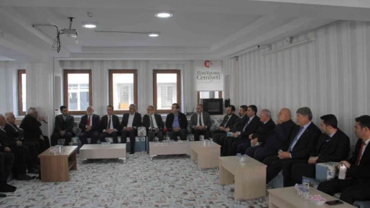Eski Enerji ve Tabi Kaynaklar Bakanı Yıldız: 'En büyük yatırım insana olan yatırımdır'
