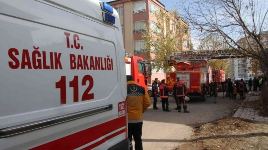 Eski sevgilisinin evini benzin döküp ateşe verdi
