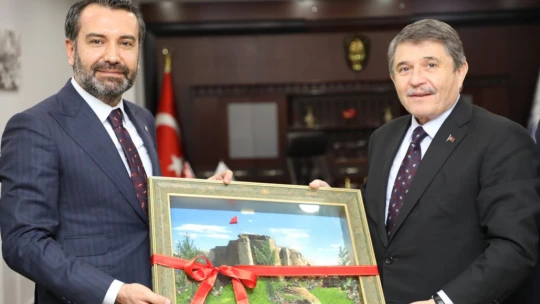 Hizmet İş Sendikası Başkan Şerifoğulları'nı Ziyaret Etti