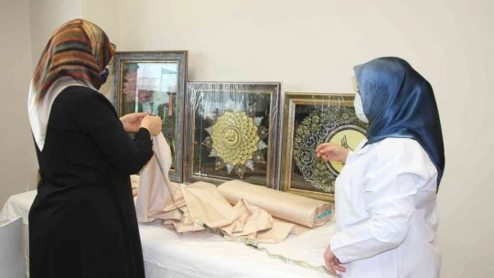 Fethi Sekin Şehir Hastanesinde açılan el sanatları kursu, vatandaşların ekmek kapısı oldu