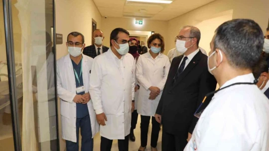 Fethi Sekin Şehir Hastanesinde yeni yoğun bakım servisleri açıldı, kapasite 5 kat arttırıldı