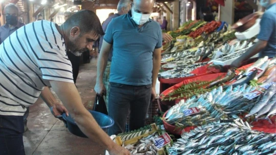 Fiyatlardaki düşüş, balıkçıların yüzünü güldürdü