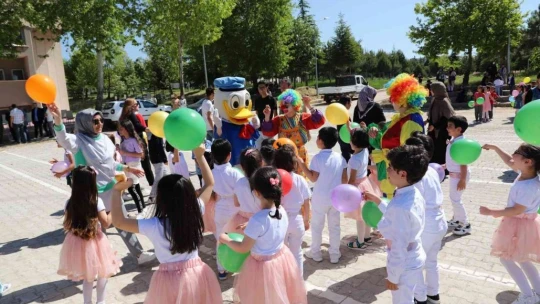 FÜ'de uçurtma ve çocuk şenliği düzenlendi
