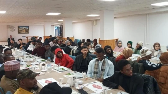 FÜ Rektörü Göktaş, yabancı uyruklu öğrencilerle bir araya geldi