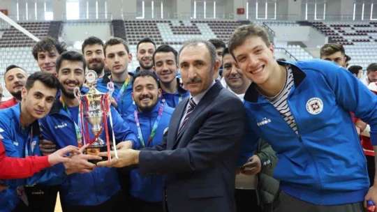 FÜ spor müsabakalarında 11'inci oldu