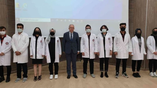 FÜ Tıp Fakültesi öğrencileri beyaz önlüklerini giydi