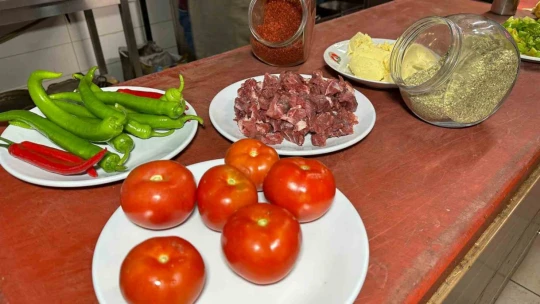 Gastronomi kenti Elazığ'da iftar menüsünün vazgeçilmezi saç tava oldu