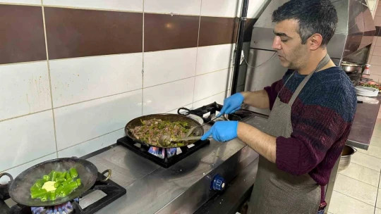 Gastronomi kenti Elazığ'da iftar menüsünün vazgeçilmezi saç tava oldu