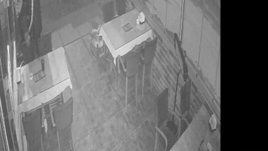 Gece yarısı arka arkaya 3 dükkanı soydular