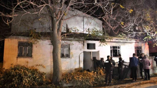 Gece yarısı facianın eşiğinden dönüldü: Yangına uykusunda yakalandı