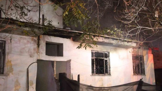Gece yarısı facianın eşiğinden dönüldü: Yangına uykusunda yakalandı