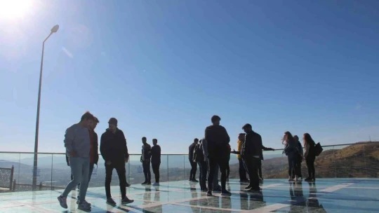 Geleceğin mühendisleri tarihi Harput'u gezdi