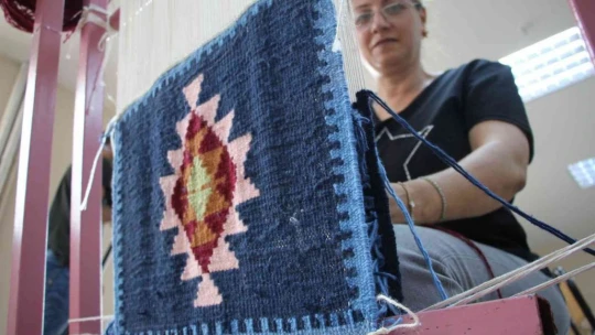 Geleneksel kilim ve cicim dokuma sanatı, kadınların ellerinde yaşatılıyor