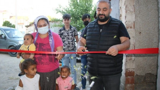 Gençlerden alkışlanacak hareket, 3 çocuk annesine ev sürprizi