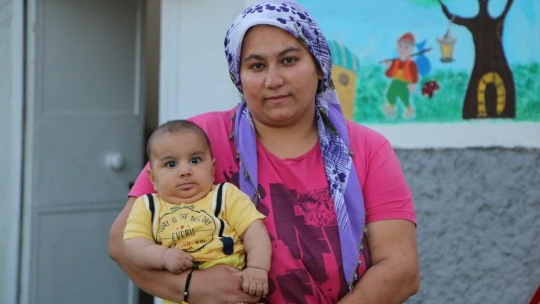 Gençlerden alkışlanacak hareket, 3 çocuk annesine ev sürprizi