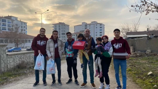 Gençlik 23'ün kampanyası yürekleri ısıttı