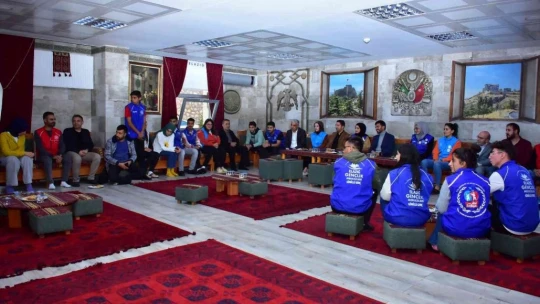 Gençlik Hizmetleri Genel Müdürü Topoğlu Elazığ'da gençlerle buluştu