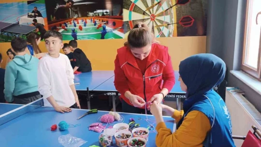 Gençlik Merkezinden depremzede çocuklara moral ziyareti