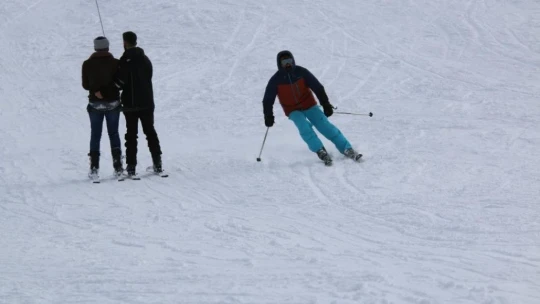 Göl manzaralı kayak merkezi kara hasret kaldı, sezon açılamadı